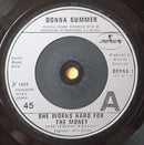 Donna Summer : She Works Hard For The Money (7", Single)