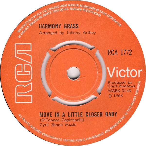 Harmony Grass : Move In A Little Closer Baby (7", Single, RE, Ora)