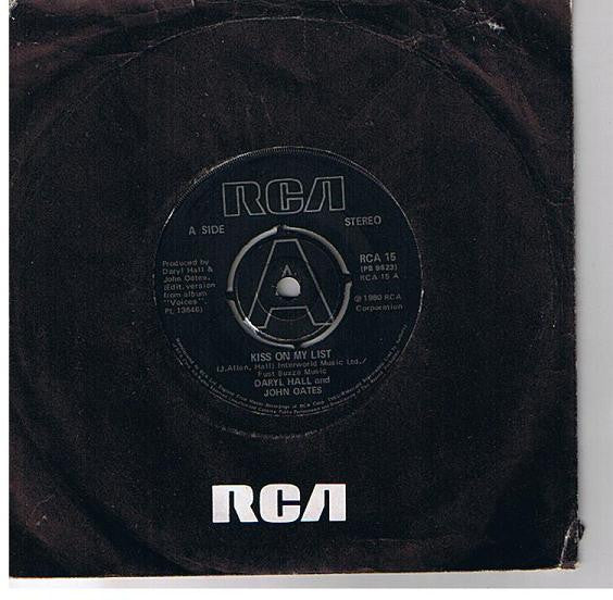 Daryl Hall And John Oates* : Kiss On My List (7", Single, Com)