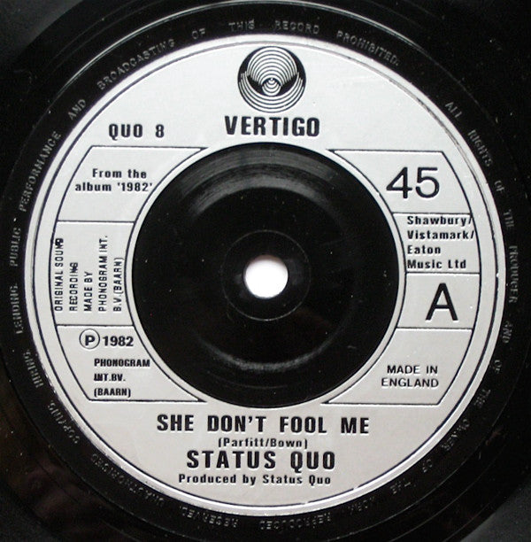 Status Quo : She Don't Fool Me (7", Single)