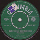 Slim Dusty With Dick Carr And Slim Dusty And His Bushlanders : A Pub With No Beer (7", Single)