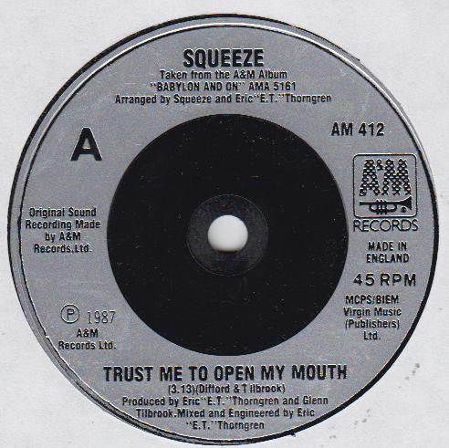 Squeeze (2) : Trust Me To Open My Mouth (7", Single, Sil)