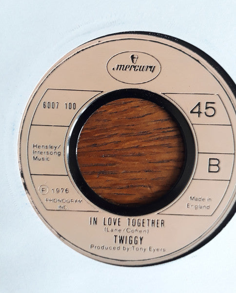 Twiggy (2) : Here I Go Again (7", Single, Cre)