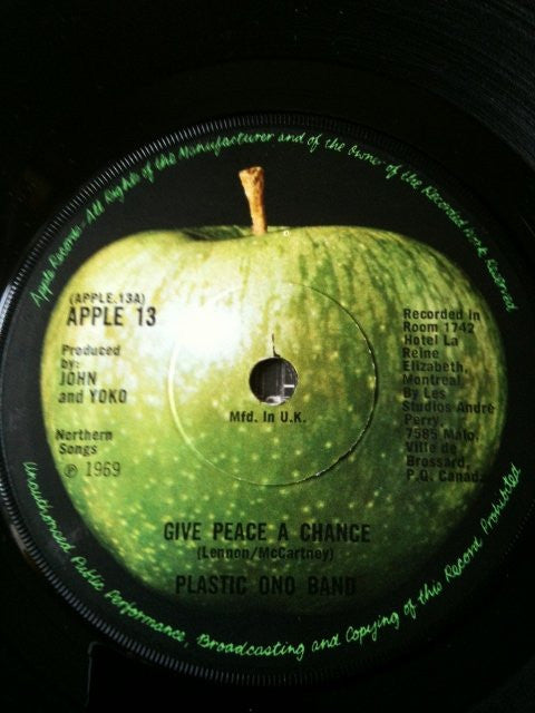 The Plastic Ono Band : Give Peace A Chance / Remember Love (7", Sol)