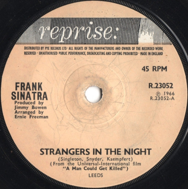 Frank Sinatra : Strangers In The Night (7", Single, Sol)