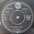 The Browns (3) : Scarlet Ribbons (For Her Hair) (7", Single)