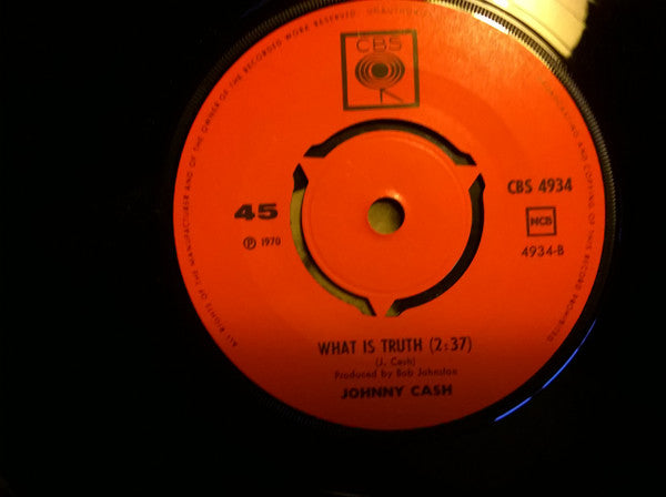 Johnny Cash : What Is Truth / Sing A Traveling Song (7", Single)